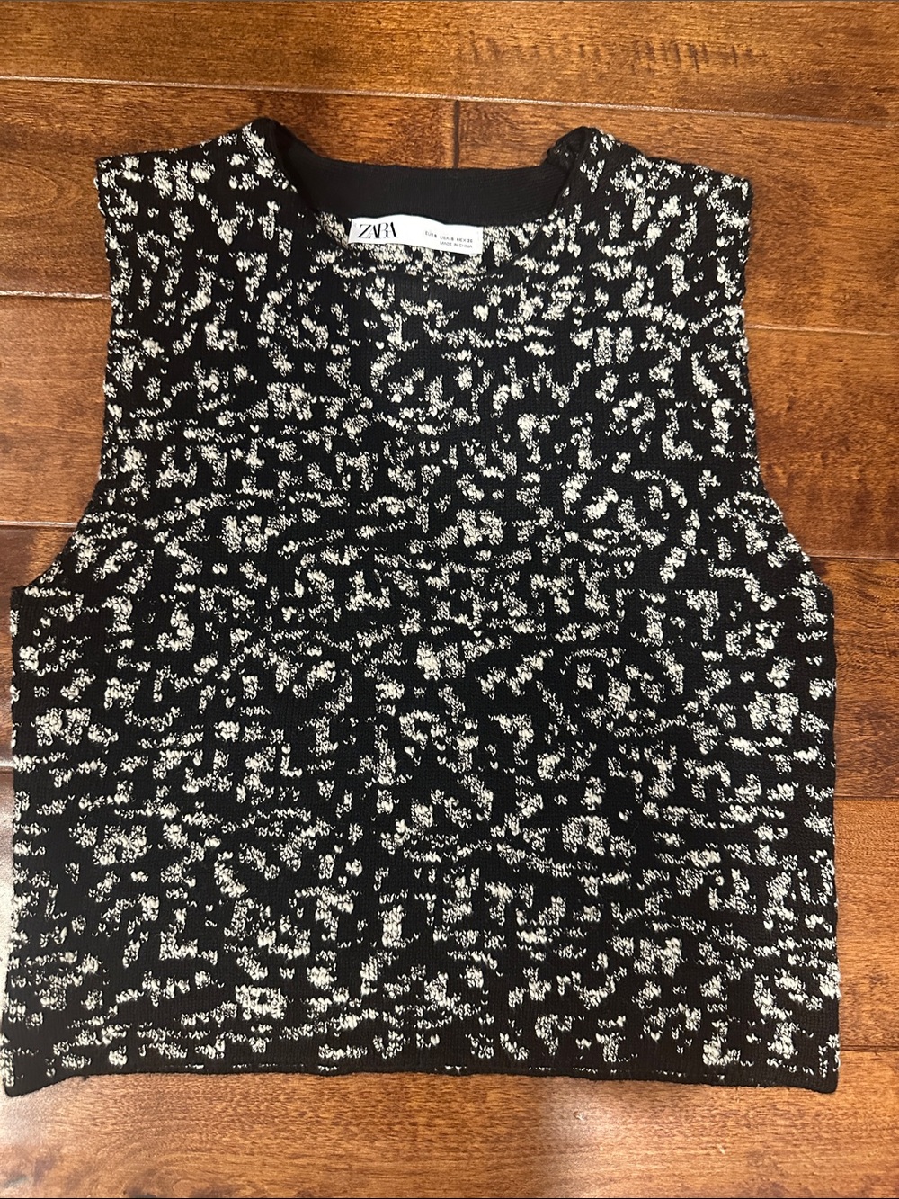Zara Black and White Textured Sleeveless Knit Tank